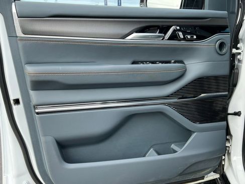 Used 2023 Jeep Grand Wagoneer Series III w/ Rear Seat Video Group 1 image 15