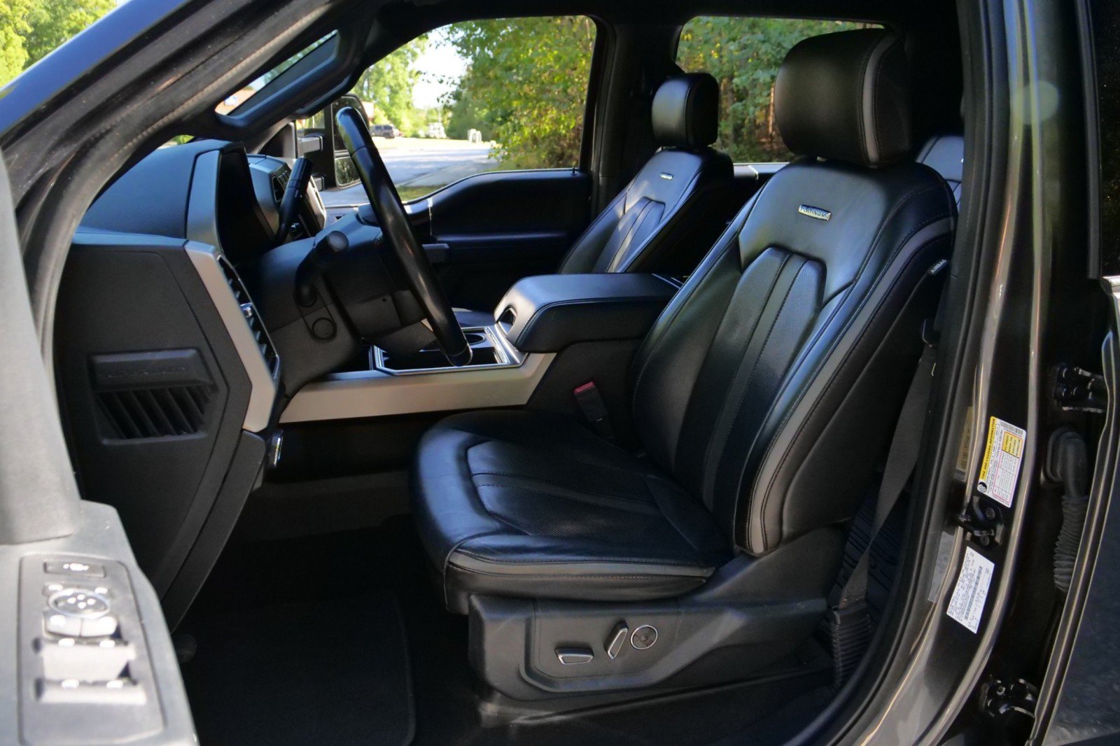 Used 2019 Ford F350 Platinum AWD/4WD image 2