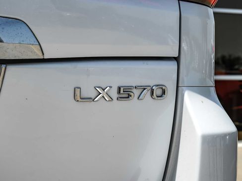 Used 2021 Lexus LX 570 4WD w/ Luxury Package image 49