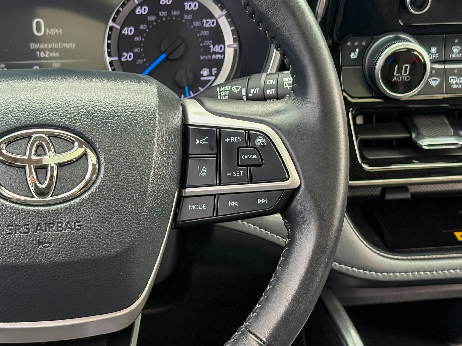 Used 2024 Toyota Highlander XLE AWD/4WD image 20