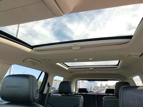 Used 2023 GMC Acadia Denali w/ Denali Ultimate Package image 21