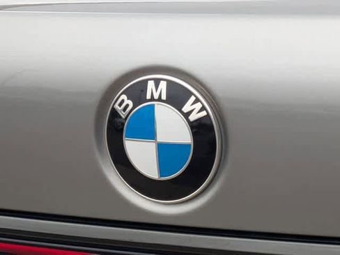 Used 2022 BMW 750i xDrive w/ Executive Package image 12