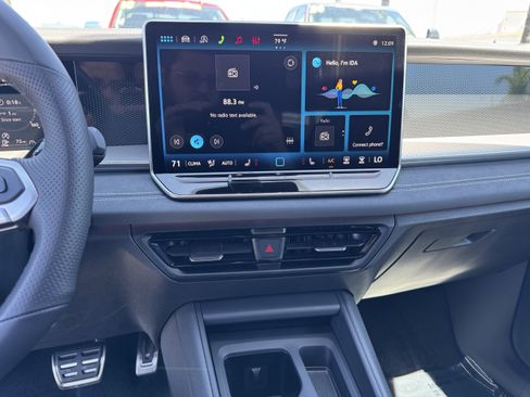 Used 2026 Volkswagen Tiguan SE R-Line image 24