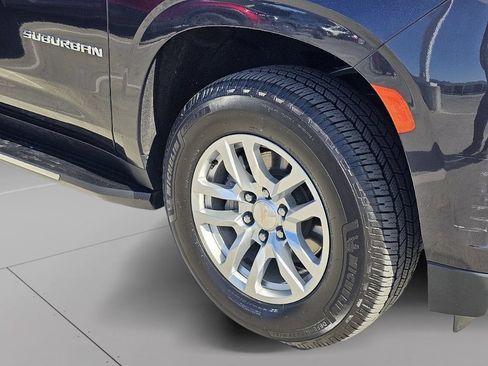 Used 2022 Chevrolet Suburban LS w/ Driver Alert Package AWD/4WD image 8