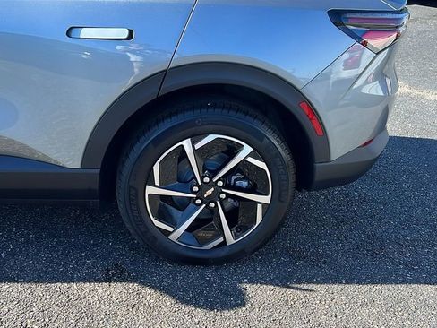 New 2026 Chevrolet Equinox EV LT image 9