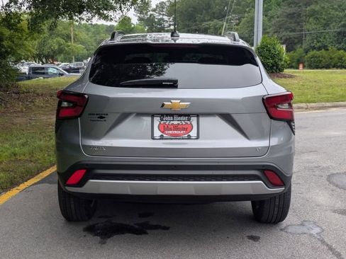 New 2026 Chevrolet Trax LT w/ Driver Confidence Package FWD image 3