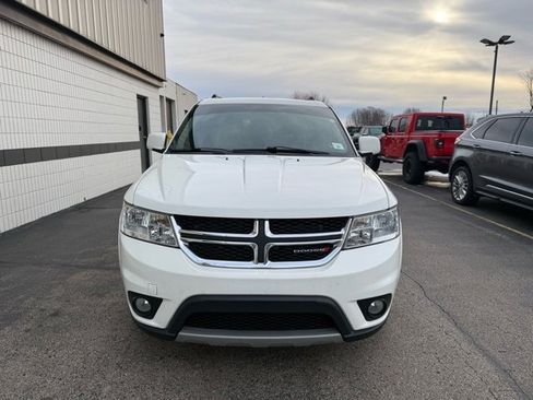 Used 2017 Dodge Journey SXT w/ Comfort/Convenience Group image 2