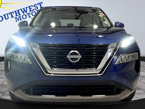 Used 2023 Nissan Rogue SV image 2