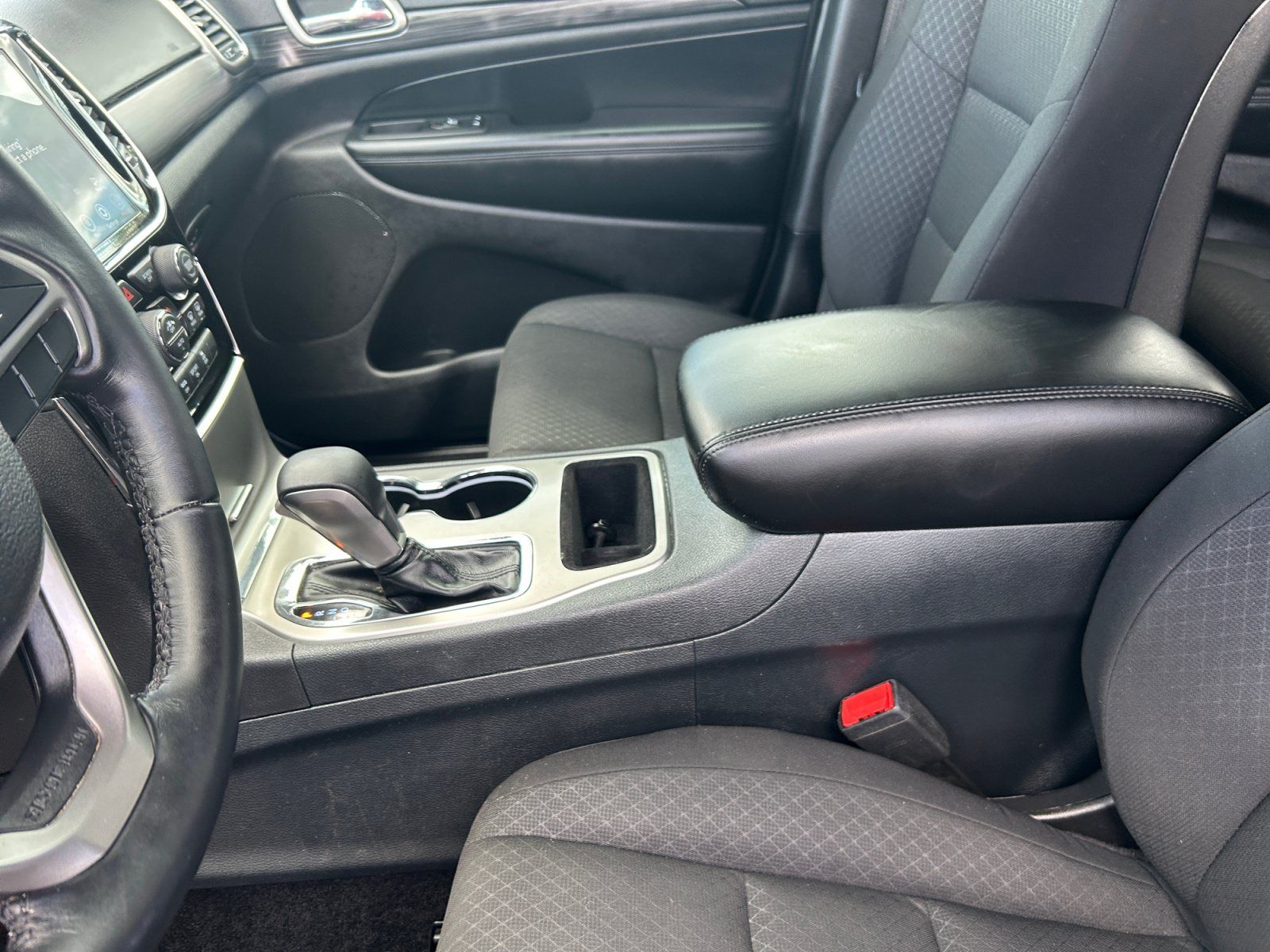 Certified 2019 Jeep Grand Cherokee Laredo w/ 18" Wheel & 8.4" Radio Group AWD/4WD image 15