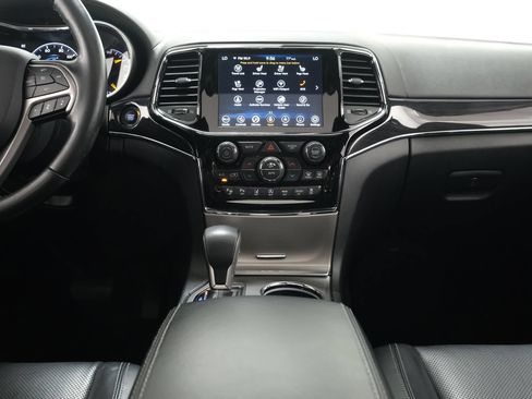 Used 2020 Jeep Grand Cherokee Overland AWD/4WD image 9