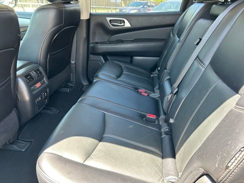 Used 2020 Nissan Pathfinder SL image 17