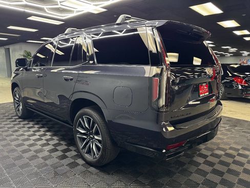 Used 2022 Cadillac Escalade Sport Platinum w/ Heavy-Duty Trailer Package image 9