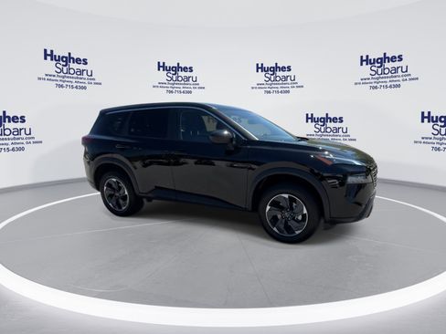 Used 2025 Nissan Rogue SV image 4