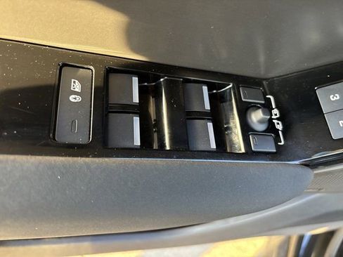 Used 2024 Land Rover Range Rover Velar Dynamic SE image 24