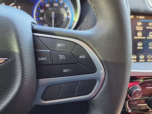 Used 2023 Chrysler 300 Touring w/ Sport Appearance Package image 14