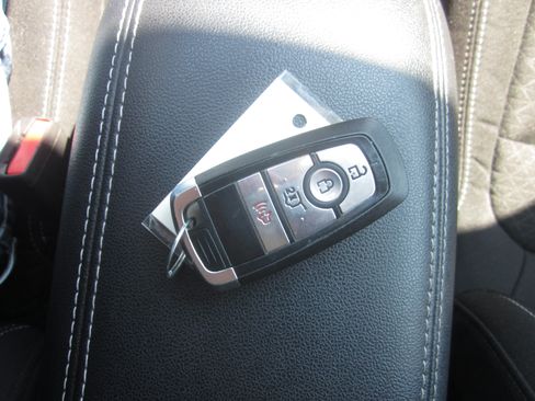 Used 2025 Ford Escape Active AWD/4WD image 13