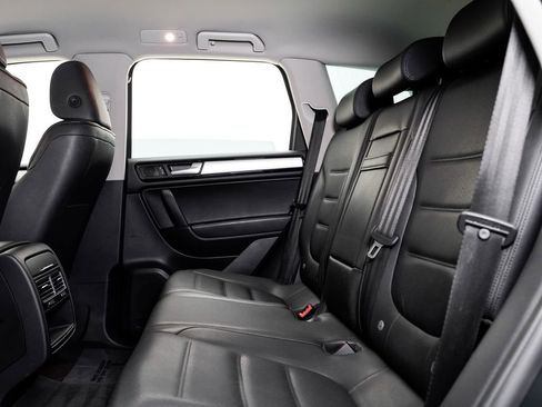 Used 2014 Volkswagen Touareg Sport AWD/4WD image 24
