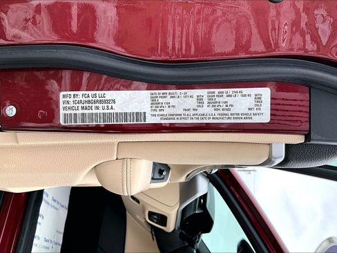 Used 2024 Jeep Grand Cherokee Limited AWD/4WD image 32