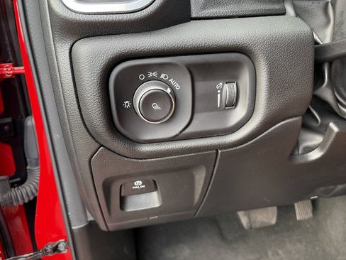 Used 2024 RAM 1500 Laramie AWD/4WD image 38