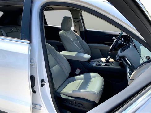 Used 2019 Cadillac XT4 Premium Luxury w/ Cold Weather Package FWD image 8