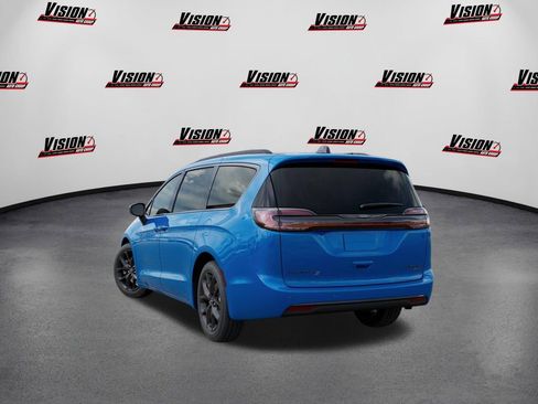 New 2026 Chrysler Pacifica Limited image 3