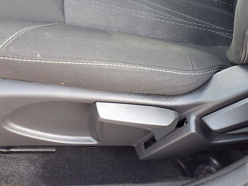 Used 2017 Ford Focus SE w/ Cold Weather Package image 4