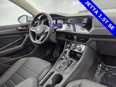Used 2023 Volkswagen Jetta SE image 14