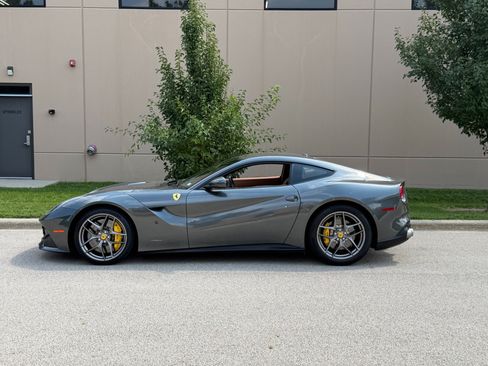 Used 2015 Ferrari F12 Berlinetta RWD image 3