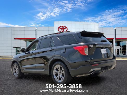 Used 2022 Ford Explorer XLT w/ Equipment Group 202A RWD image 3