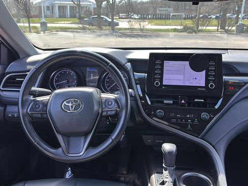Used 2023 Toyota Camry SE image 13