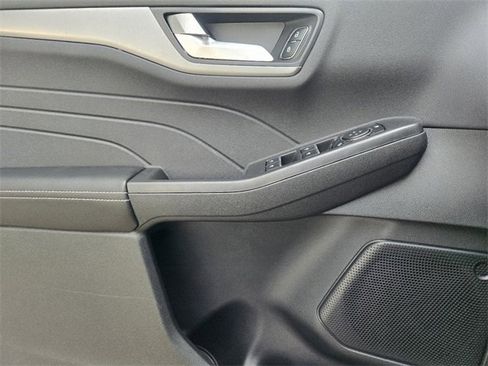 New 2025 Ford Escape SE image 17
