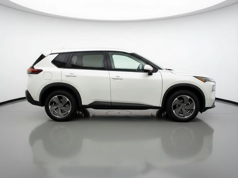 Used 2025 Nissan Rogue SV FWD image 11