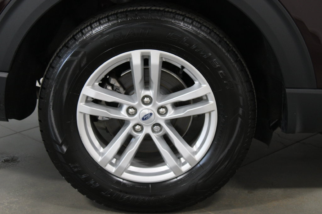Used 2023 Ford Explorer XLT w/ Equipment Group 202A AWD/4WD image 16