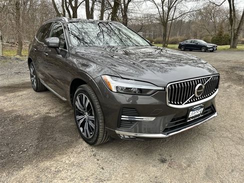Certified 2022 Volvo XC60 B5 Inscription w/ Climate Package image 2