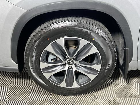 Certified 2024 Toyota Highlander XLE AWD/4WD image 27