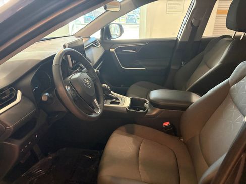 Used 2025 Toyota RAV4 XLE image 28