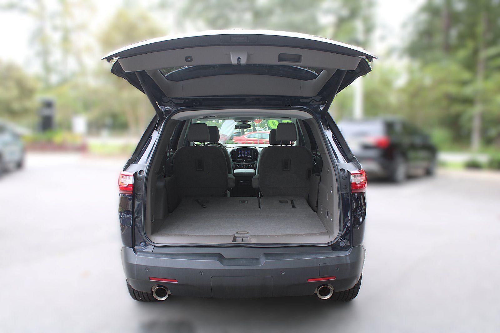 Used 2020 Chevrolet Traverse LT FWD image 9