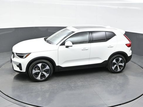 Used 2025 Volvo XC40 B5 Core AWD/4WD image 31