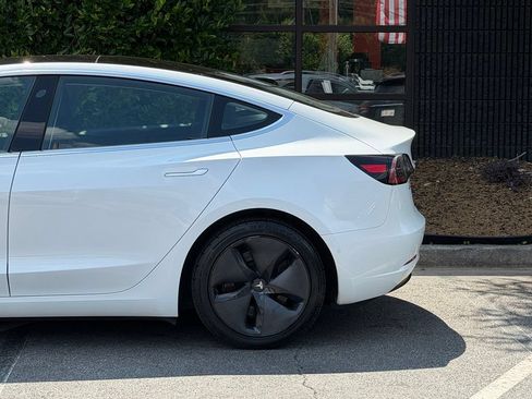 Used 2018 Tesla Model 3 RWD image 11
