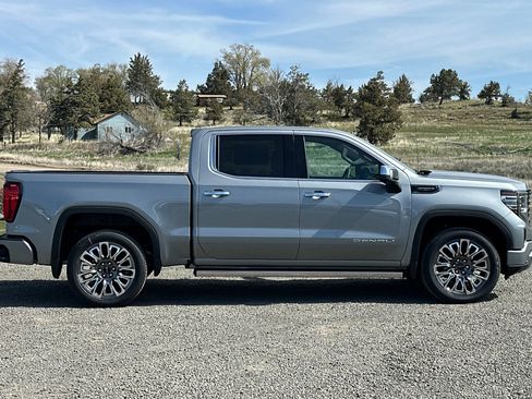 Used 2025 GMC Sierra 1500 Denali Ultimate image 2