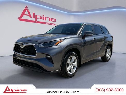 Used 2024 Toyota Highlander LE AWD/4WD image 1