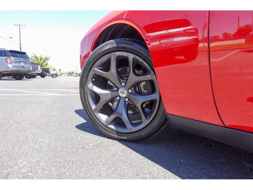 Used 2017 Dodge Challenger SXT Plus RWD image 9