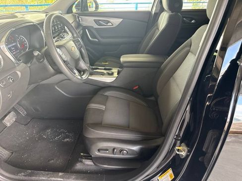 Used 2025 Chevrolet Blazer LT FWD image 2