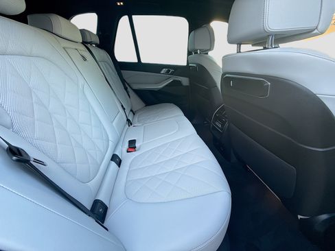 Used 2025 BMW X5 M60i w/ Climate Comfort Package image 30