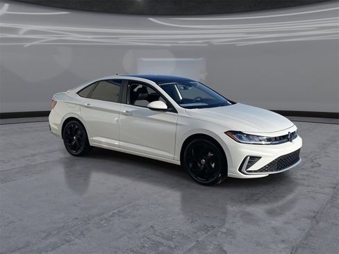 New 2026 Volkswagen Jetta SE image 2