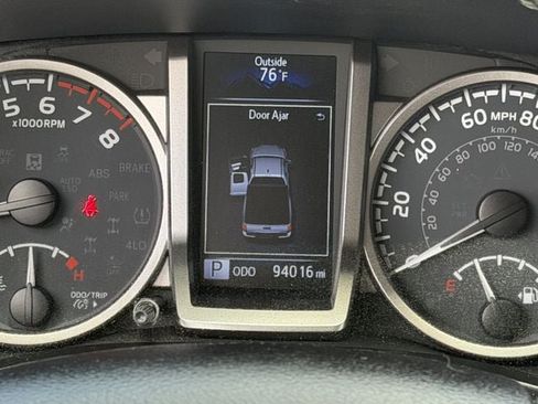 Certified 2022 Toyota Tacoma SR5 AWD/4WD image 15