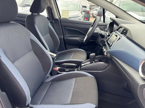 Used 2025 Nissan Versa SV FWD image 34