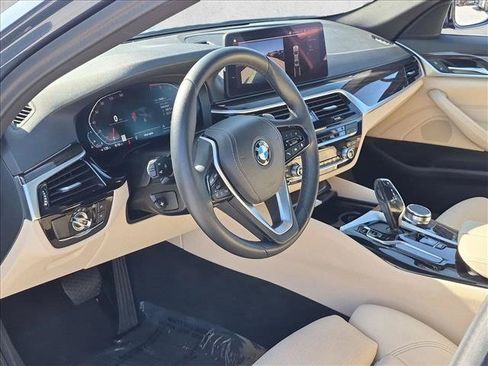 Used 2023 BMW 530i w/ Convenience Package RWD image 10