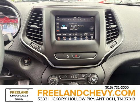 Used 2019 Jeep Cherokee Latitude Plus w/ Comfort/Convenience Group FWD image 30