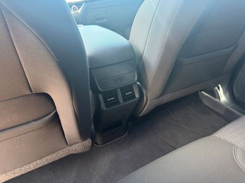 Used 2025 Chevrolet Equinox LT FWD image 23